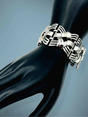 Vintage Pegasus Coro Wide Silver Tone Cutout Basketweave Link Statement Bracelet